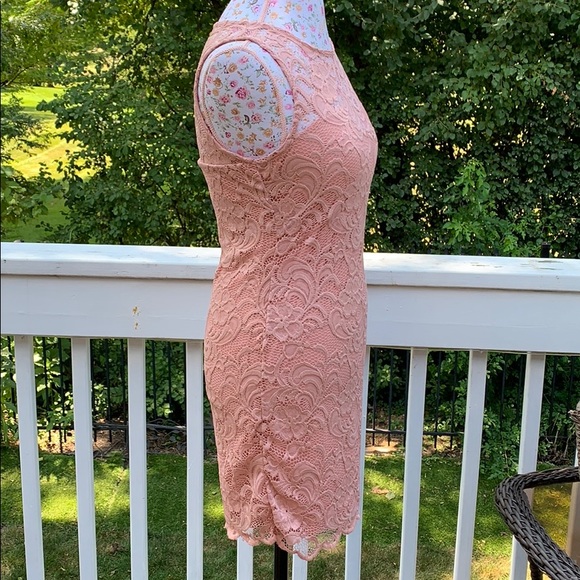 Size Small Peach Lace Spring/Summer Dress Like New - Picture 4 of 8